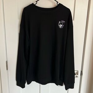 Black pullover sweater with skull details